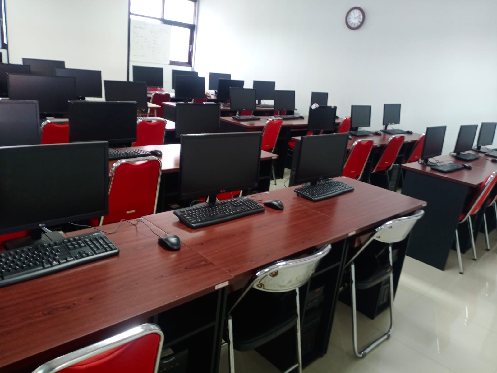 Lab Komputer Aplikasi